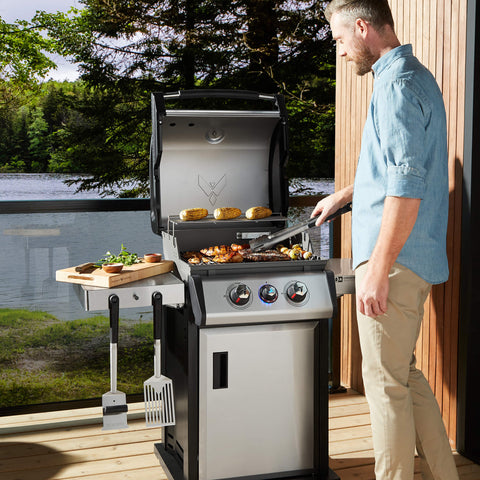 Vermont Castings 2-Burner Propane BBQ with TempASSURED Technology™